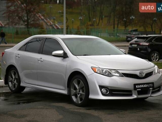 Сірий Тойота Камрі, об'ємом двигуна 2.49 л та пробігом 210 тис. км за 15500 $, фото 2 на Automoto.ua