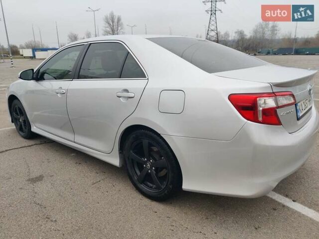 Серый Тойота Камри, объемом двигателя 2.5 л и пробегом 160 тыс. км за 11750 $, фото 4 на Automoto.ua