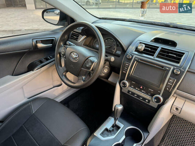 Серый Тойота Камри, объемом двигателя 2.49 л и пробегом 179 тыс. км за 12777 $, фото 21 на Automoto.ua