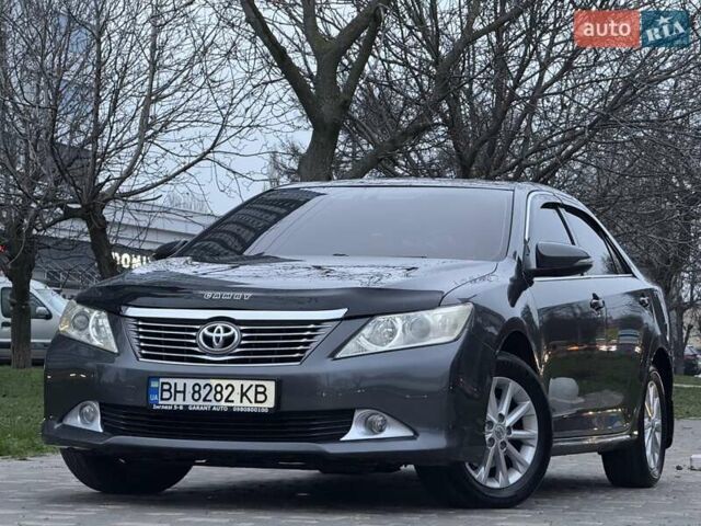 Сірий Тойота Камрі, об'ємом двигуна 2.5 л та пробігом 271 тис. км за 11900 $, фото 12 на Automoto.ua