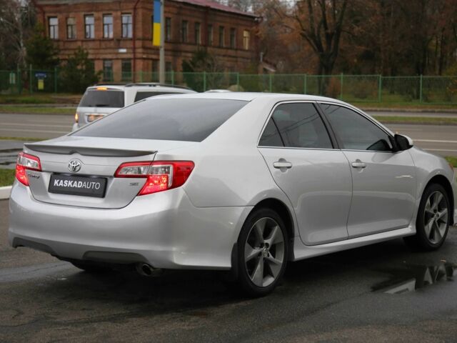 Сірий Тойота Камрі, об'ємом двигуна 2.5 л та пробігом 210 тис. км за 15500 $, фото 5 на Automoto.ua