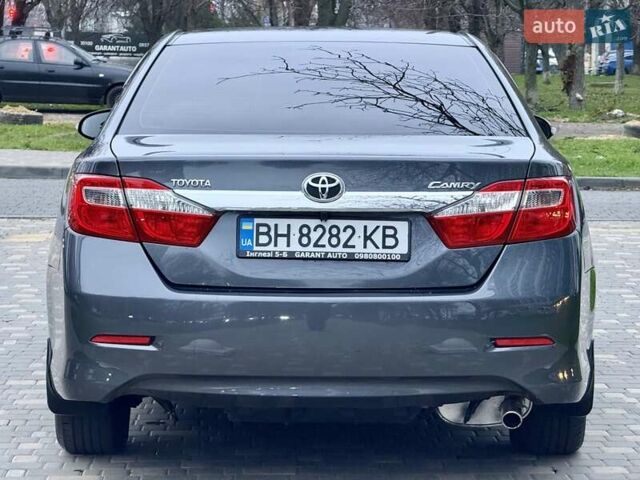 Сірий Тойота Камрі, об'ємом двигуна 2.5 л та пробігом 271 тис. км за 11900 $, фото 7 на Automoto.ua