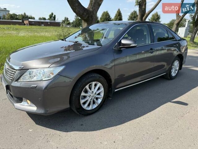 Серый Тойота Камри, объемом двигателя 2.49 л и пробегом 285 тыс. км за 12500 $, фото 20 на Automoto.ua