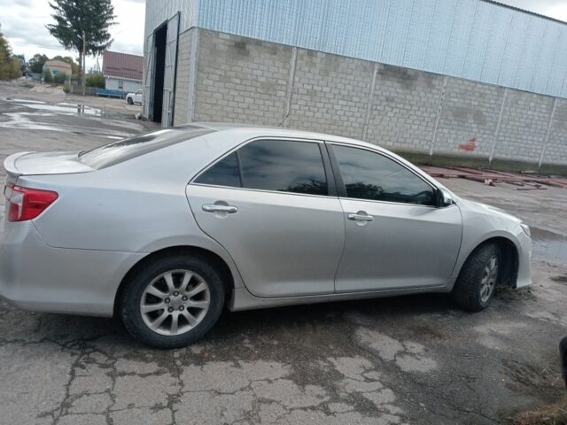 Серый Тойота Камри, объемом двигателя 2.5 л и пробегом 211 тыс. км за 10500 $, фото 4 на Automoto.ua