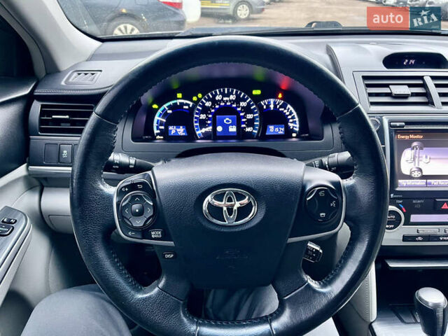 Серый Тойота Камри, объемом двигателя 0 л и пробегом 160 тыс. км за 13700 $, фото 19 на Automoto.ua