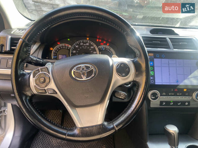 Сірий Тойота Камрі, об'ємом двигуна 3.46 л та пробігом 210 тис. км за 15000 $, фото 6 на Automoto.ua