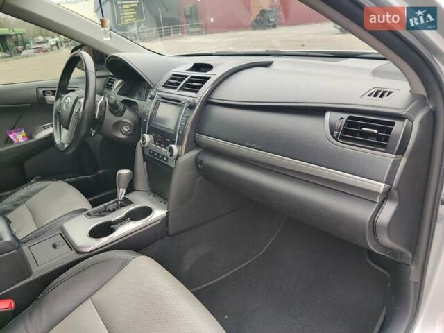 Серый Тойота Камри, объемом двигателя 2.5 л и пробегом 160 тыс. км за 11750 $, фото 17 на Automoto.ua