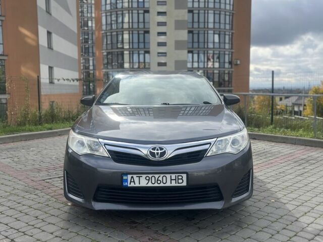 Серый Тойота Камри, объемом двигателя 2.5 л и пробегом 220 тыс. км за 11900 $, фото 2 на Automoto.ua