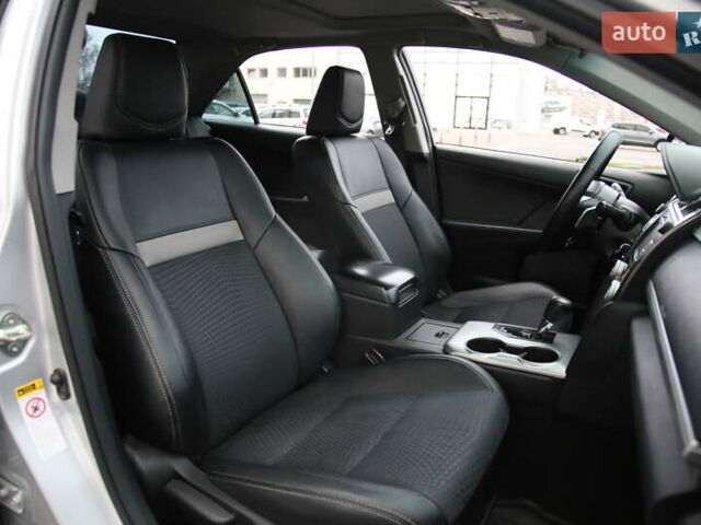 Сірий Тойота Камрі, об'ємом двигуна 2.49 л та пробігом 210 тис. км за 15500 $, фото 9 на Automoto.ua