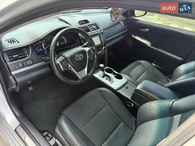 Серый Тойота Камри, объемом двигателя 2.49 л и пробегом 147 тыс. км за 13800 $, фото 14 на Automoto.ua
