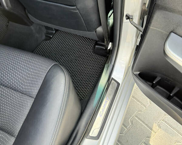 Серый Тойота Камри, объемом двигателя 2.49 л и пробегом 147 тыс. км за 13800 $, фото 20 на Automoto.ua