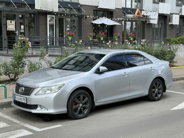 Тойота Камри 2014 в Киеве на Automoto.ua Серый Тойота Камри, объемом двигателя 0 л и пробегом 260 тыс. км за 12700 $, фото 10 на Automoto.ua