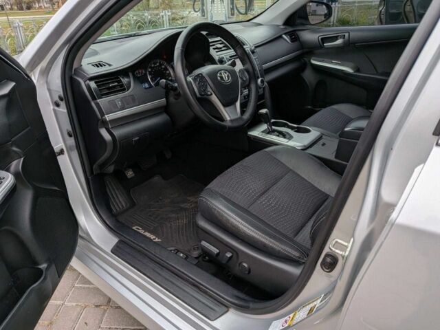 Серый Тойота Камри, объемом двигателя 2.5 л и пробегом 200 тыс. км за 14500 $, фото 6 на Automoto.ua