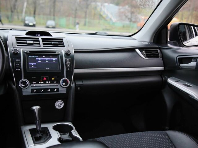 Сірий Тойота Камрі, об'ємом двигуна 2.5 л та пробігом 210 тис. км за 15500 $, фото 12 на Automoto.ua