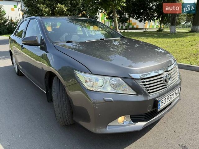Серый Тойота Камри, объемом двигателя 2.49 л и пробегом 285 тыс. км за 12500 $, фото 1 на Automoto.ua