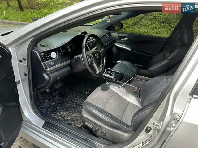 Тойота Камри 2014 в Киеве на Automoto.ua Серый Тойота Камри, объемом двигателя 2.5 л и пробегом 310 тыс. км за 9200 $, фото 3 на Automoto.ua