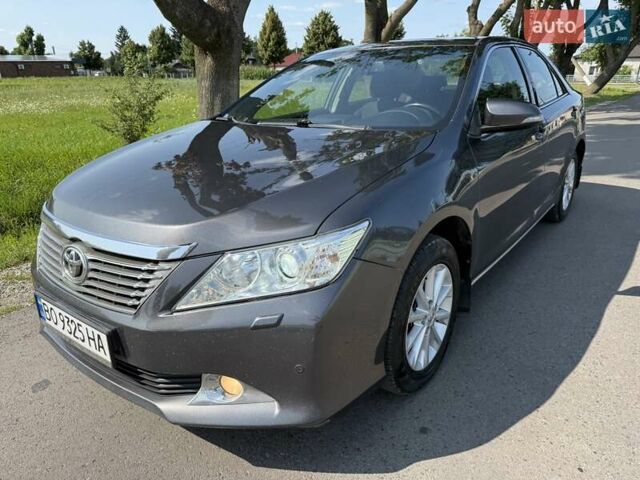 Серый Тойота Камри, объемом двигателя 2.49 л и пробегом 285 тыс. км за 12500 $, фото 3 на Automoto.ua