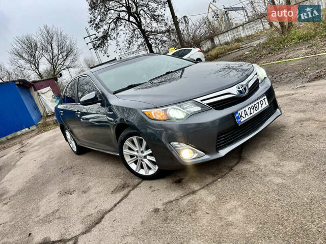 Серый Тойота Камри, объемом двигателя 0 л и пробегом 160 тыс. км за 13700 $, фото 6 на Automoto.ua
