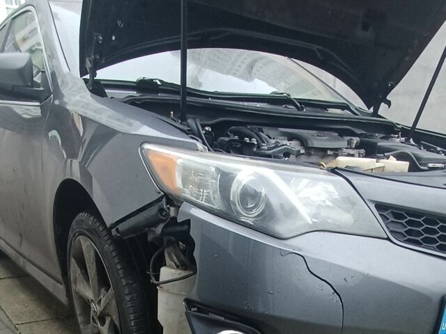 Сірий Тойота Камрі, об'ємом двигуна 0 л та пробігом 271 тис. км за 5800 $, фото 2 на Automoto.ua