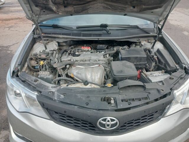 Серый Тойота Камри, объемом двигателя 2.5 л и пробегом 211 тыс. км за 10500 $, фото 8 на Automoto.ua