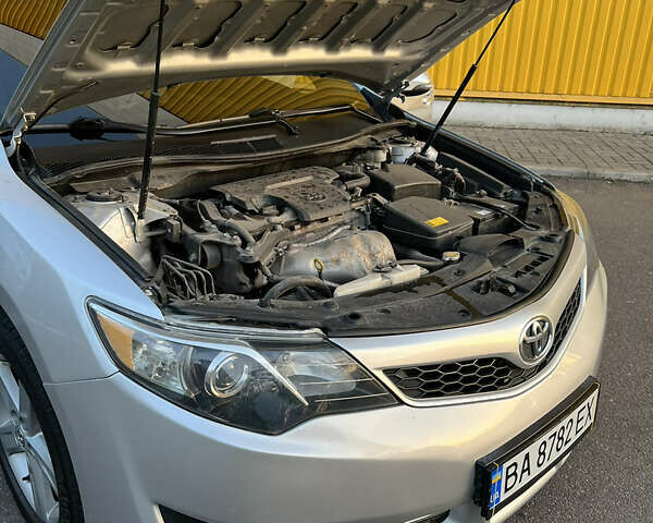 Сірий Тойота Камрі, об'ємом двигуна 2.49 л та пробігом 193 тис. км за 11200 $, фото 12 на Automoto.ua