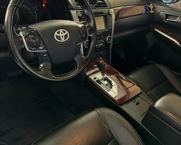 Тойота Камри 2014 в Киеве на Automoto.ua Серый Тойота Камри, объемом двигателя 2.49 л и пробегом 280 тыс. км за 12800 $, фото 5 на Automoto.ua