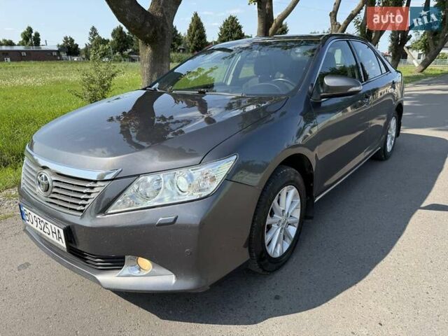 Серый Тойота Камри, объемом двигателя 2.49 л и пробегом 285 тыс. км за 12500 $, фото 5 на Automoto.ua