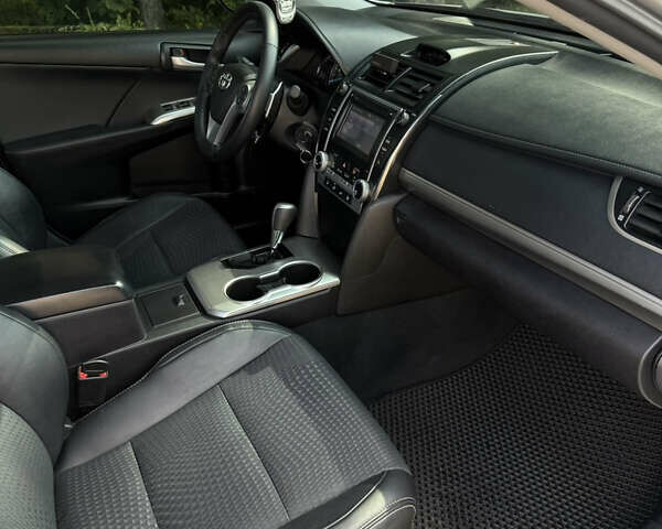 Серый Тойота Камри, объемом двигателя 2.49 л и пробегом 147 тыс. км за 13800 $, фото 41 на Automoto.ua