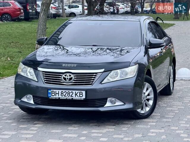 Сірий Тойота Камрі, об'ємом двигуна 2.5 л та пробігом 271 тис. км за 11900 $, фото 19 на Automoto.ua