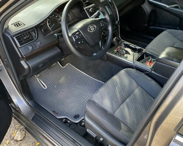 Серый Тойота Камри, объемом двигателя 2.49 л и пробегом 165 тыс. км за 12800 $, фото 4 на Automoto.ua