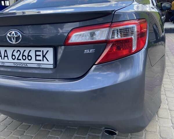 Серый Тойота Камри, объемом двигателя 2.5 л и пробегом 189 тыс. км за 12500 $, фото 4 на Automoto.ua