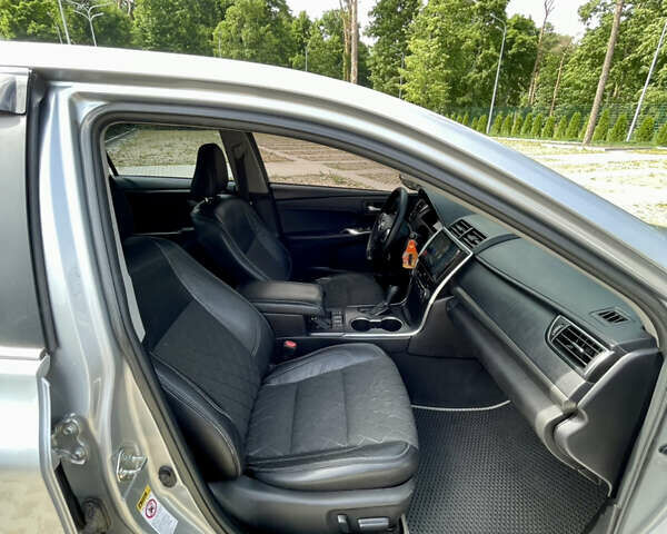 Серый Тойота Камри, объемом двигателя 2.5 л и пробегом 280 тыс. км за 15200 $, фото 5 на Automoto.ua