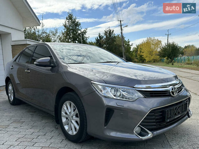 Серый Тойота Камри, объемом двигателя 2.49 л и пробегом 211 тыс. км за 16900 $, фото 9 на Automoto.ua