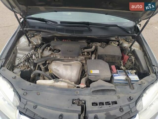 Серый Тойота Камри, объемом двигателя 2.49 л и пробегом 210 тыс. км за 10900 $, фото 5 на Automoto.ua