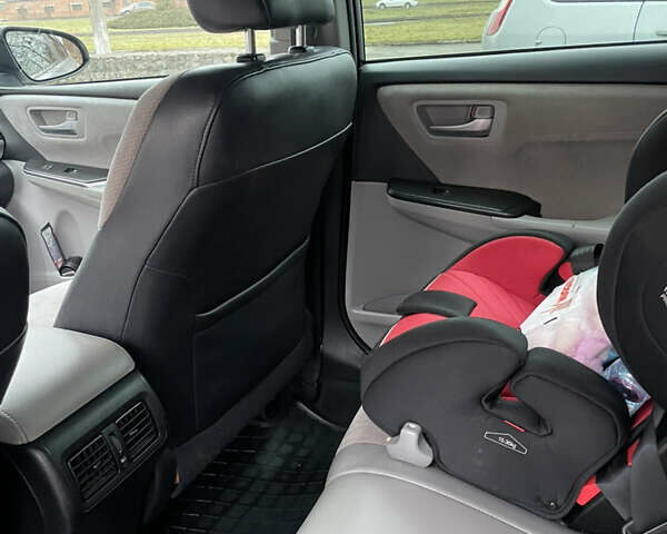 Серый Тойота Камри, объемом двигателя 2.49 л и пробегом 161 тыс. км за 14900 $, фото 9 на Automoto.ua