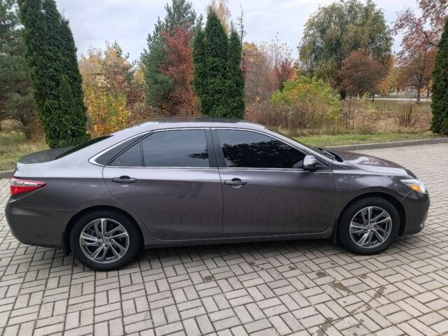 Серый Тойота Камри, объемом двигателя 2.5 л и пробегом 154 тыс. км за 13000 $, фото 2 на Automoto.ua