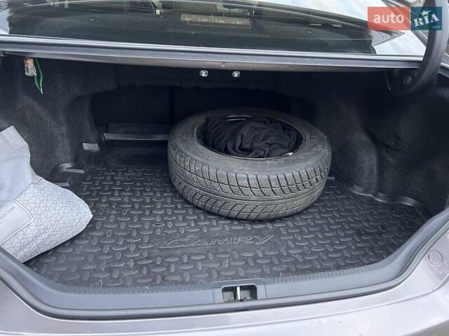 Серый Тойота Камри, объемом двигателя 2.49 л и пробегом 215 тыс. км за 15300 $, фото 22 на Automoto.ua