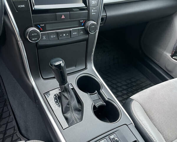 Серый Тойота Камри, объемом двигателя 2.49 л и пробегом 161 тыс. км за 14900 $, фото 12 на Automoto.ua