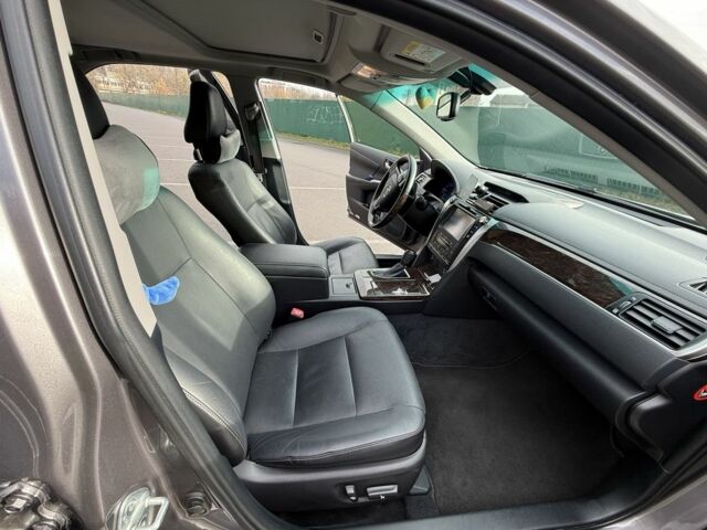 Серый Тойота Камри, объемом двигателя 2.5 л и пробегом 127 тыс. км за 17500 $, фото 5 на Automoto.ua