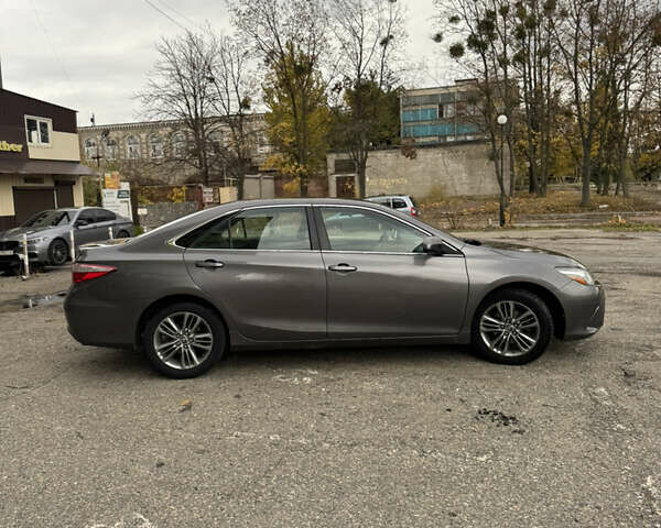 Тойота Камри 2015 в Харькове на Automoto.ua Серый Тойота Камри, объемом двигателя 2.49 л и пробегом 196 тыс. км за 12500 $, фото 18 на Automoto.ua