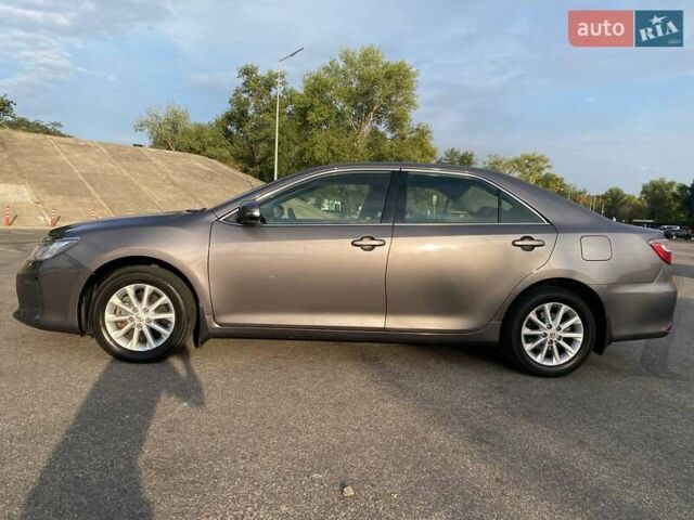 Серый Тойота Камри, объемом двигателя 2.49 л и пробегом 145 тыс. км за 16000 $, фото 12 на Automoto.ua
