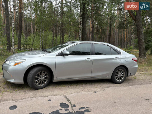 Серый Тойота Камри, объемом двигателя 2.49 л и пробегом 208 тыс. км за 13000 $, фото 3 на Automoto.ua