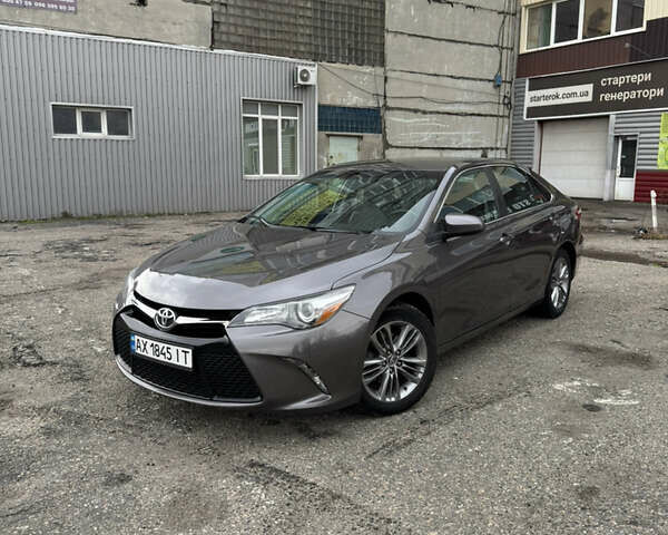 Тойота Камри 2015 в Харькове на Automoto.ua Серый Тойота Камри, объемом двигателя 2.49 л и пробегом 196 тыс. км за 12500 $, фото 2 на Automoto.ua