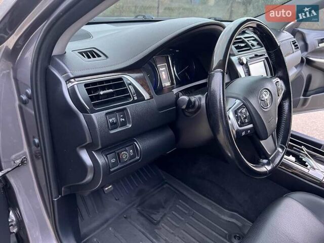 Серый Тойота Камри, объемом двигателя 2.49 л и пробегом 215 тыс. км за 15300 $, фото 27 на Automoto.ua