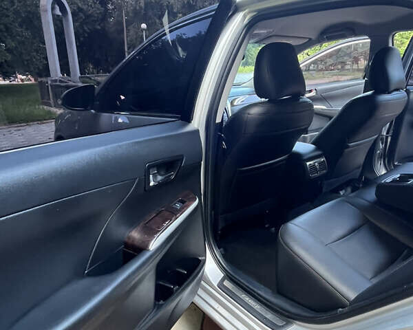 Серый Тойота Камри, объемом двигателя 2.49 л и пробегом 245 тыс. км за 15400 $, фото 10 на Automoto.ua