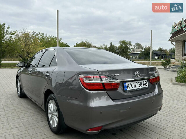 Серый Тойота Камри, объемом двигателя 2.49 л и пробегом 210 тыс. км за 16900 $, фото 4 на Automoto.ua