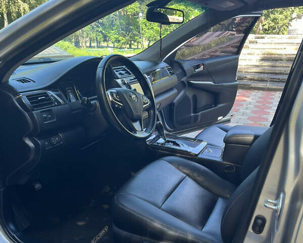 Серый Тойота Камри, объемом двигателя 2.49 л и пробегом 245 тыс. км за 15400 $, фото 5 на Automoto.ua
