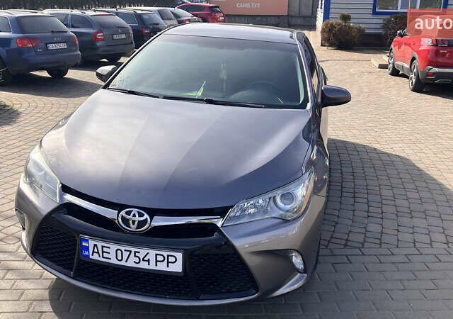 Серый Тойота Камри, объемом двигателя 2.49 л и пробегом 156 тыс. км за 16000 $, фото 3 на Automoto.ua