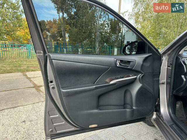 Серый Тойота Камри, объемом двигателя 2.49 л и пробегом 211 тыс. км за 16900 $, фото 19 на Automoto.ua