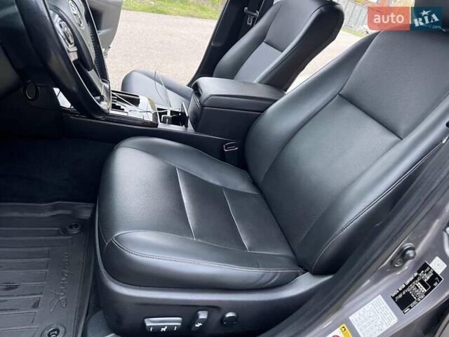 Серый Тойота Камри, объемом двигателя 2.49 л и пробегом 215 тыс. км за 15300 $, фото 28 на Automoto.ua